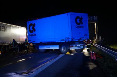 Lkw Auffahrunfall legt die A8 bei Leonberg lahm.